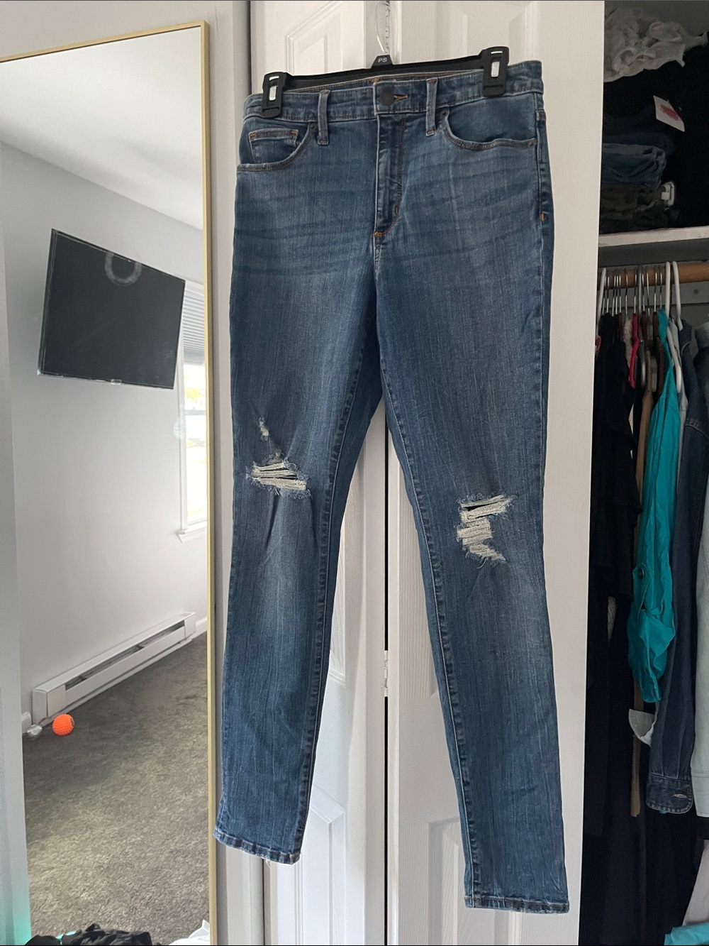 Universal Thread Dark Blue Skinny Jeans with Knee Rips - 30” inseam